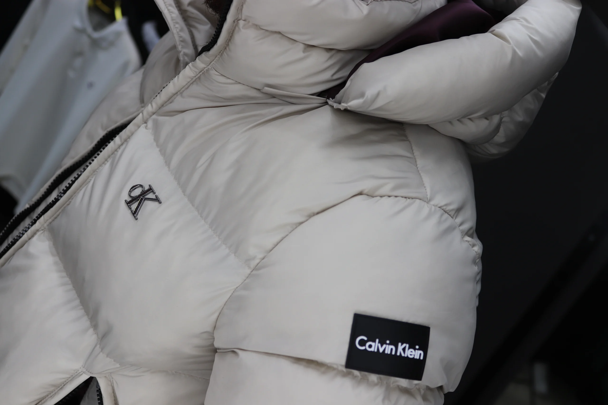 Calvın Kleın baskı şişme mont (8)