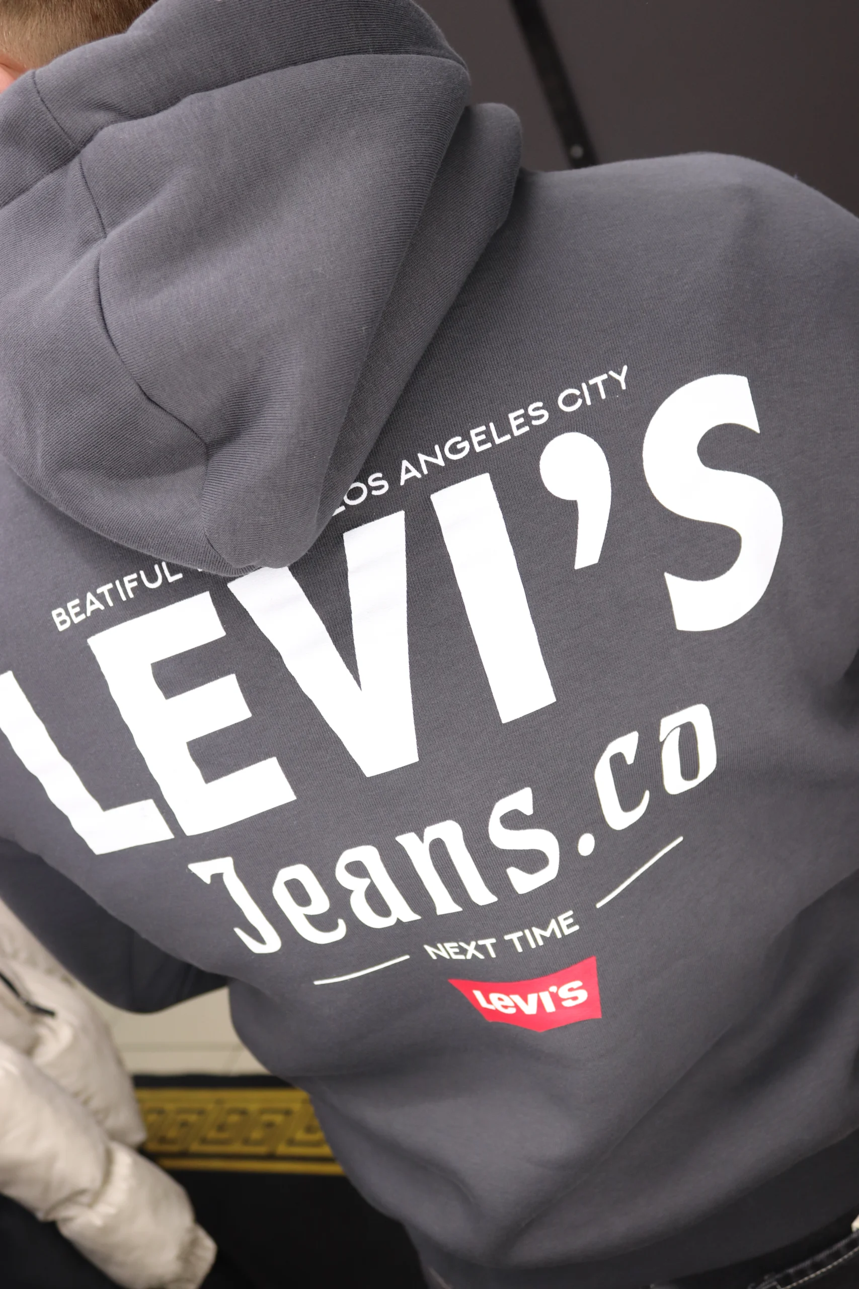 LEVİS Sırt Baskılı Kapuşonlu Sweat (10)